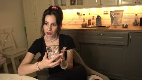 Snapshot of whats_her_name chatting on January 10, 9:55 am Victoria Maria online show from January 10, 9:55 am