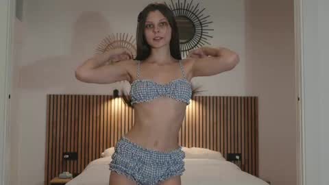 Naomi online show from May 21, 8:59 pm