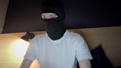 whispero_o online show from December 4, 5:45 pm