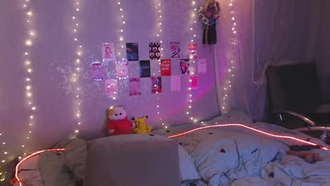 Melania and Mikey online show from April 15, 3:26 pm