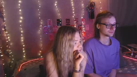 Melania and Mikey online show from April 25, 6:49 pm