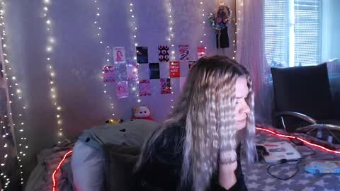 Melania and Mikey online show from April 27, 7:17 am