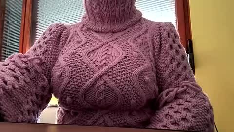 Snapshot of whitesweater chatting on March 7, 7:19 am whitesweater online show from March 7, 7:19 am