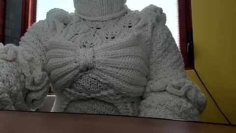 Snapshot of whitesweater chatting on September 29, 6:12 am whitesweater online show from September 29, 6:12 am