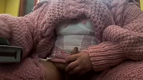 Snapshot of whitesweater chatting on December 2, 9:52 am whitesweater online show from December 2, 9:52 am