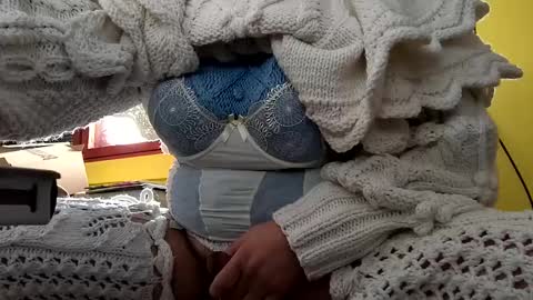 Snapshot of whitesweater chatting on January 13, 10:25 am whitesweater online show from January 13, 10:25 am