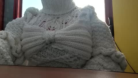 Snapshot of whitesweater chatting on October 21, 6:18 am whitesweater online show from October 21, 6:18 am