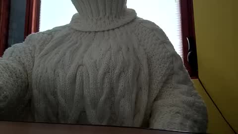 Snapshot of whitesweater chatting on October 28, 6:58 am whitesweater online show from October 28, 6:58 am