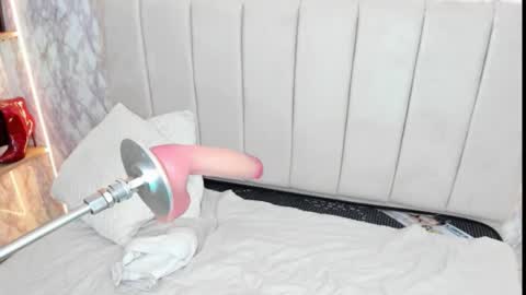 whitneyyfox online show from October 28, 12:44 am