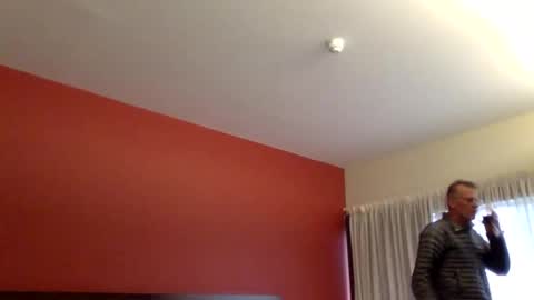 whynotfly1 online show from December 1, 8:01 am