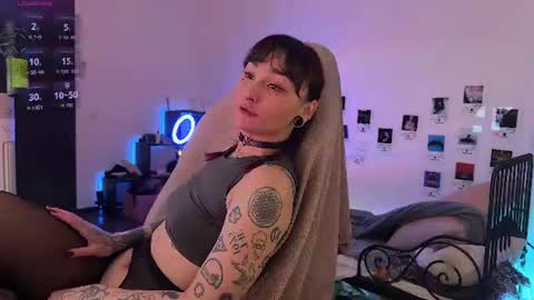 iggy iggz online show from July 16, 12:25 am