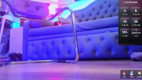 Laura  online show from December 11, 7:53 am