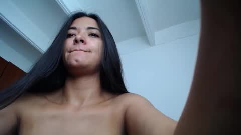 Ilauren online show from March 5, 6:39 pm