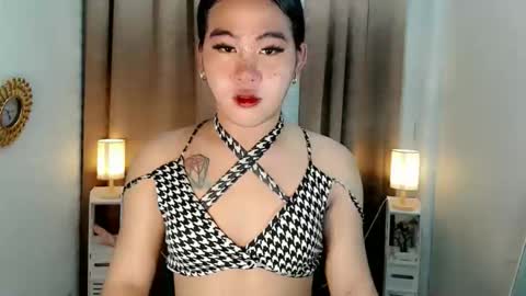 Lianelaiza online show from April 9, 3:21 am