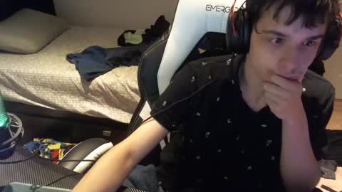 willfro_ online show from October 18, 3:44 am