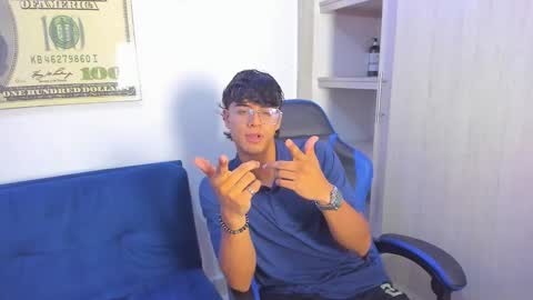 william_arrow online show from December 3, 11:48 pm