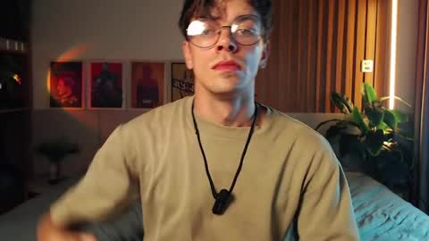 William online show from April 5, 3:31 pm