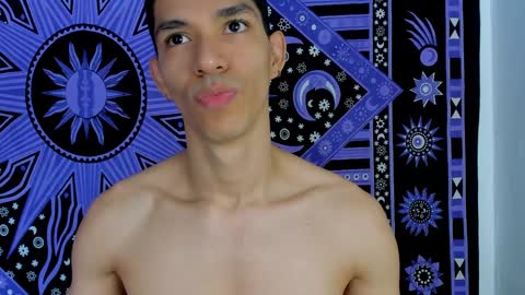 Snapshot of willy_veins chatting on January 1, 1:59 pm willy_veins online show from January 1, 1:59 pm