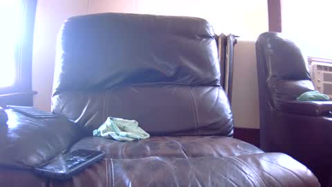 Snapshot of willydogg83 chatting on September 25, 8:27 pm willydogg83 online show from September 25, 8:27 pm