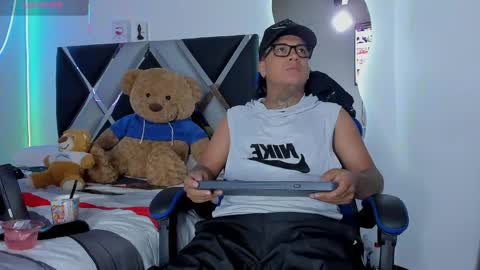 winniepooh_69 online show from May 7, 9:32 pm