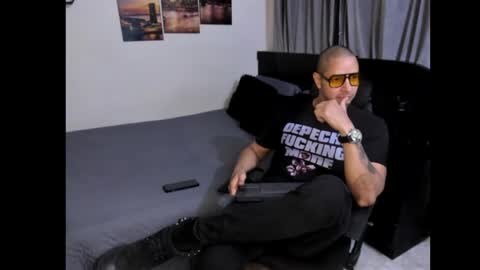 Magnus Dark independent model online show from June 5, 4:30 am