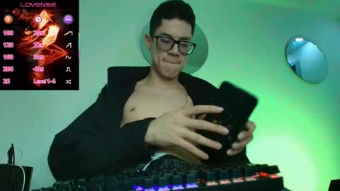  W O L F  online show from February 6, 12:19 pm