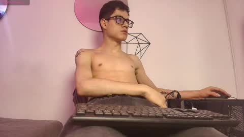  W O L F  online show from September 22, 12:20 pm