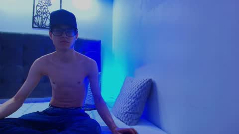  W O L F  online show from March 7, 11:29 am