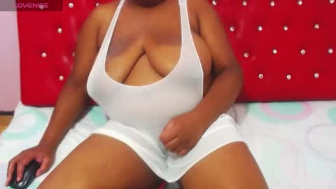 Snapshot of wonderfuldiana chatting on March 12, 4:51 am   online show from March 12, 4:51 am