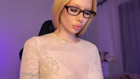 wonderladyy online show from December 21, 7:42 pm