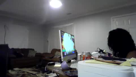 Snapshot of woodpipe69 chatting on December 16, 1:31 am Woodpipe69 online show from December 16, 1:31 am