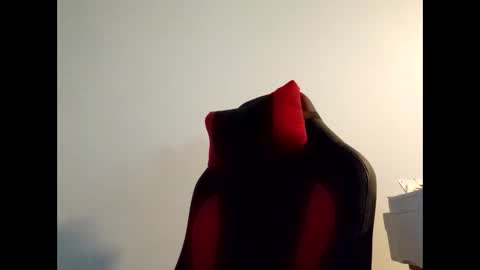 Snapshot of woodpipe69 chatting on December 3, 3:28 pm Woodpipe69 online show from December 3, 3:28 pm