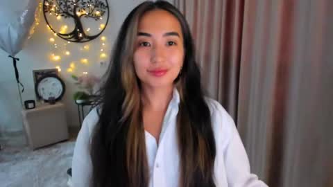 dudetta Kim online show from May 31, 1:32 pm