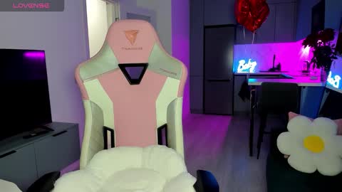 Emi online show from February 24, 4:15 am