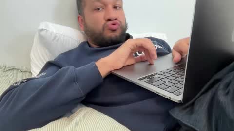 wrestler_cali online show from November 7, 4:53 pm