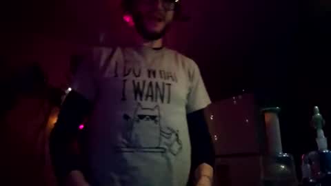 wyiatt online show from March 28, 6:04 am