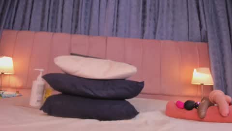 x_milu online show from October 17, 4:44 pm