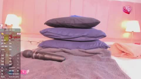 x_milu online show from September 25, 6:26 pm