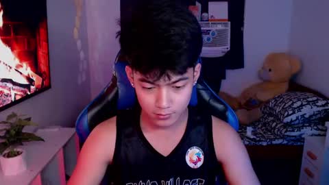 Prince Aldrian  online show from February 19, 5:49 am