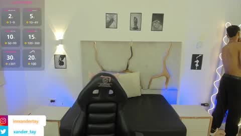 ISSANDER online show from February 3, 8:03 pm