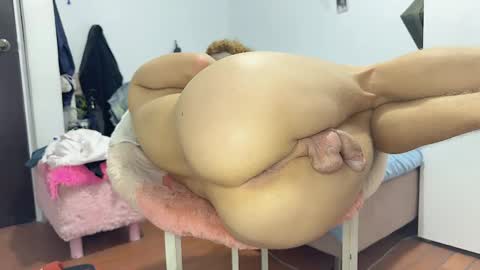 Snapshot of xandernaked chatting on December 2, 11:57 pm xandernaked online show from December 2, 11:57 pm