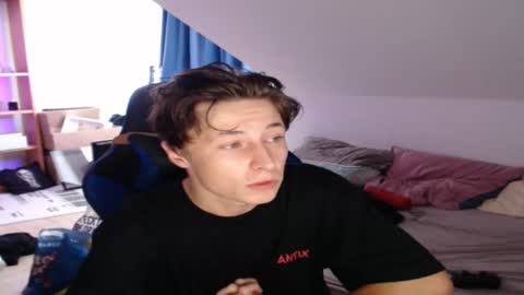 Snapshot of xandiigmusik chatting on September 9, 3:23 pm rx4per online show from September 9, 3:23 pm