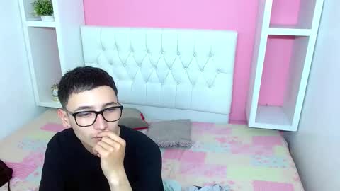 xcoupleplayxx online show from April 29, 3:22 am