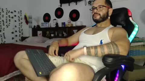 Xein Independent Model online show from July 6, 4:20 am