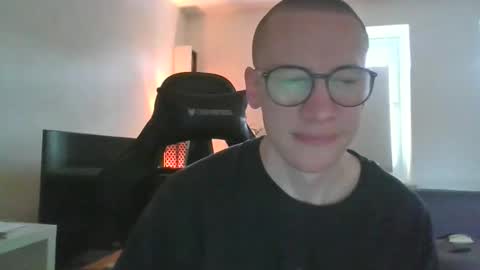 xhenno online show from March 28, 9:54 am