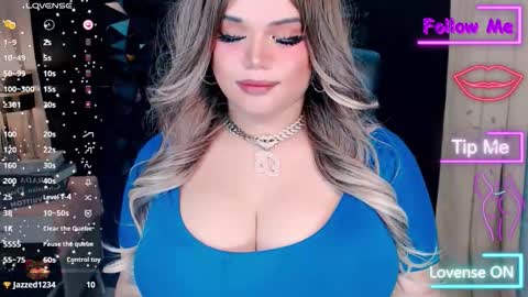 xHUGECOCKTILLCUMX online show from December 17, 5:30 pm