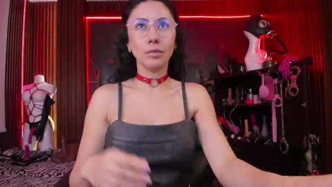 XiaQueen   I M online show from November 7, 11:45 am