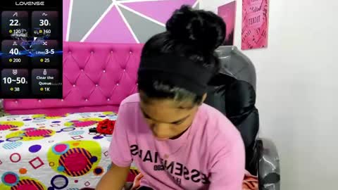 Snapshot of ximena_ruiz18 chatting on March 2, 12:22 pm Ximena Ruiz online show from March 2, 12:22 pm