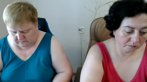 XMollyJaneX online show from June 21, 1:50 pm