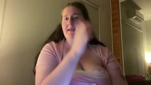 xopeachybaby online show from May 3, 11:49 am
